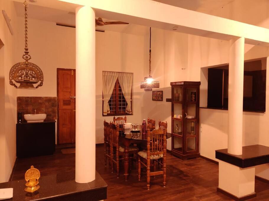 Anandam Stays - Premium 3Bhk Plush Homestay, Vaikom Near Kumarakom Exterior foto